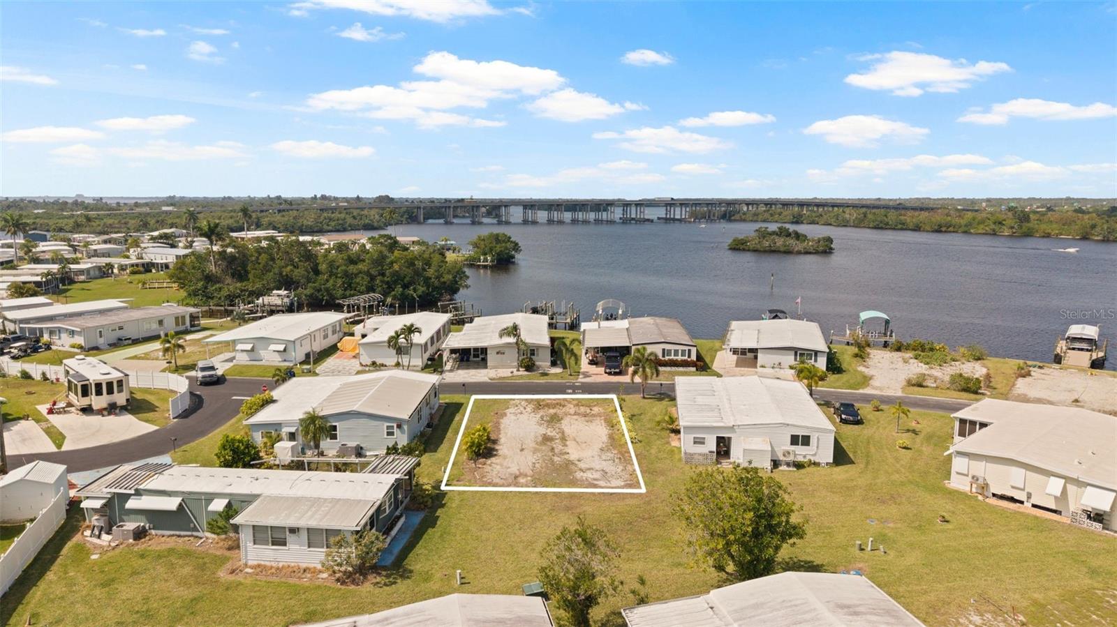 362 Shoreland Dr, FL