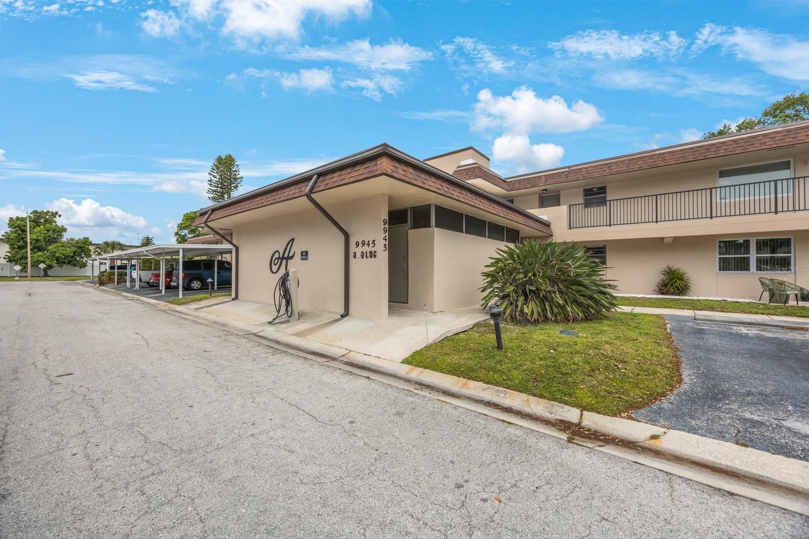 9945 47th Ave N, FL