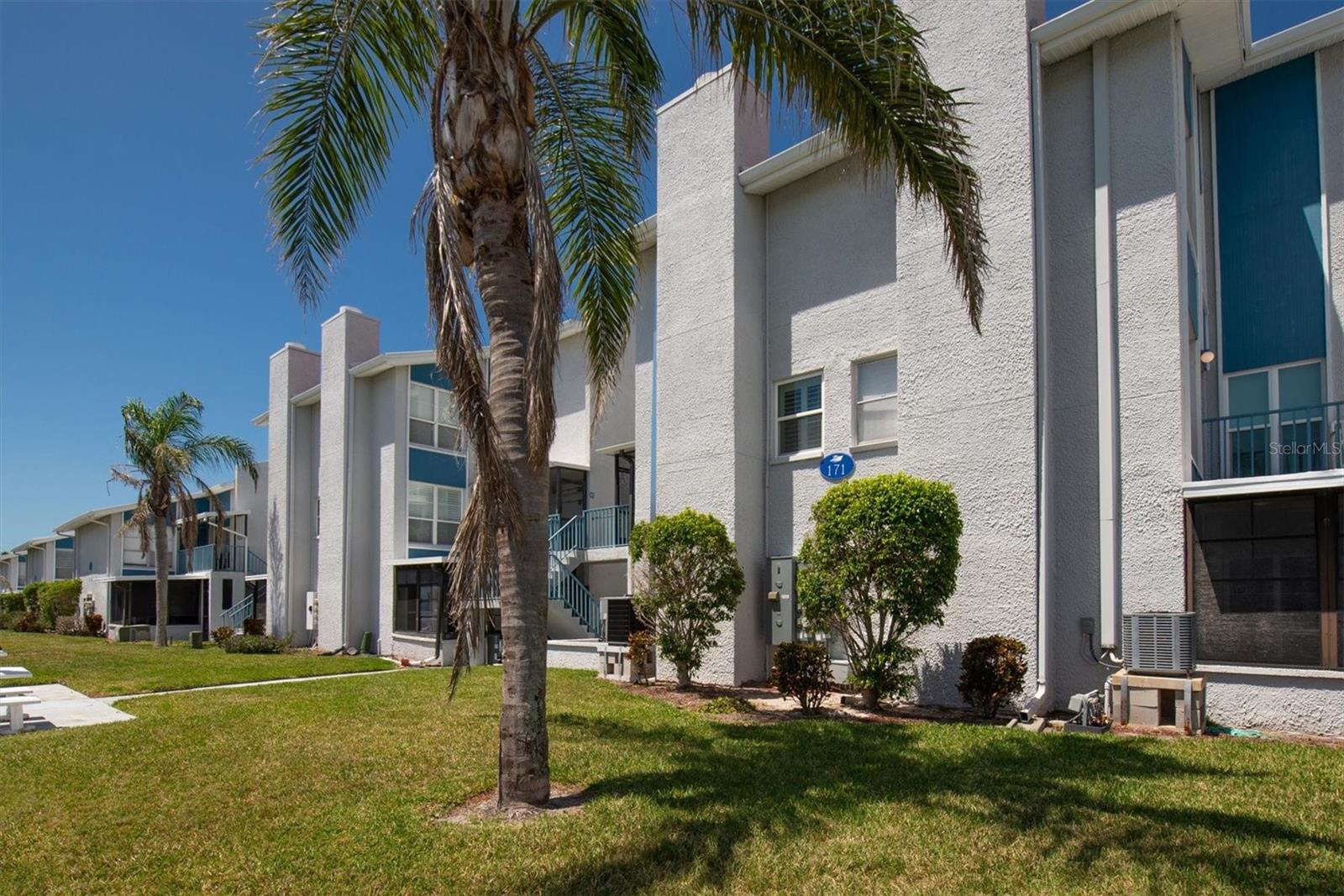 171 Medallion Blvd #F, FL