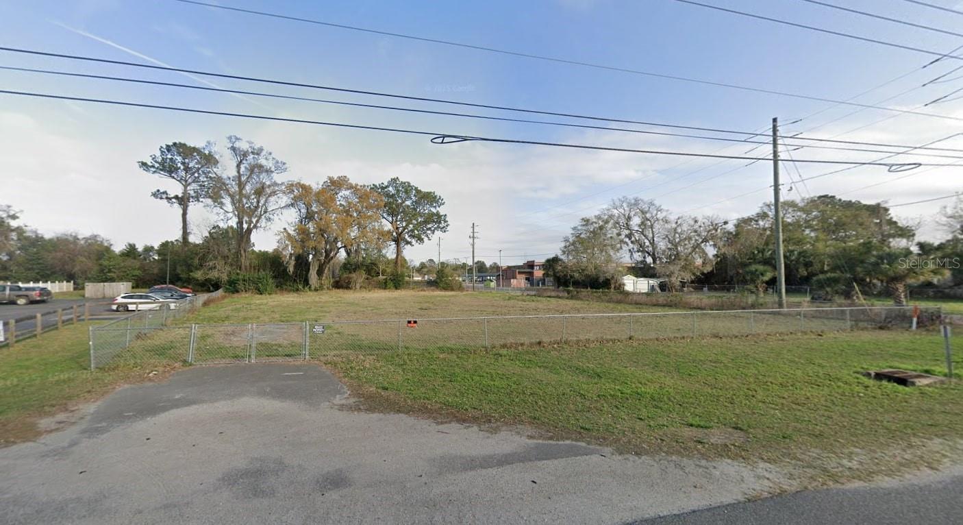 12761 N Main St, FL