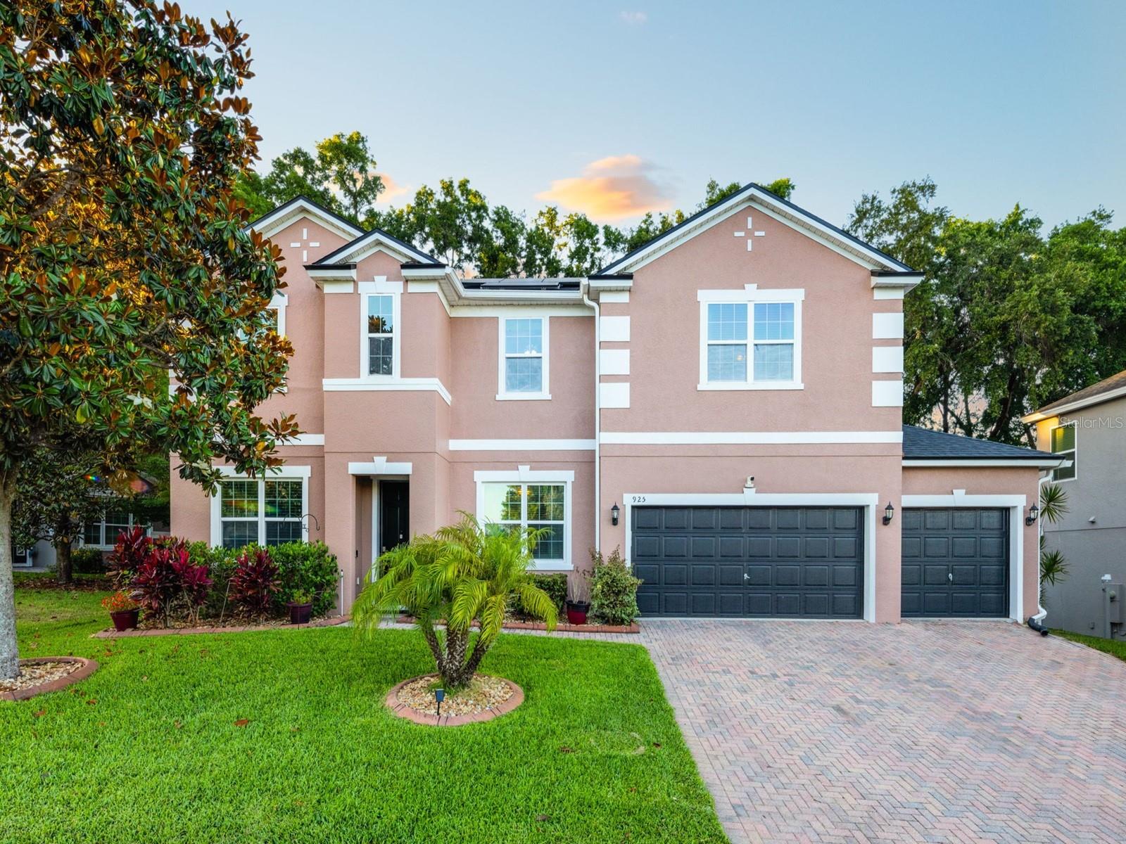 925 Counts Crest Circle, FL