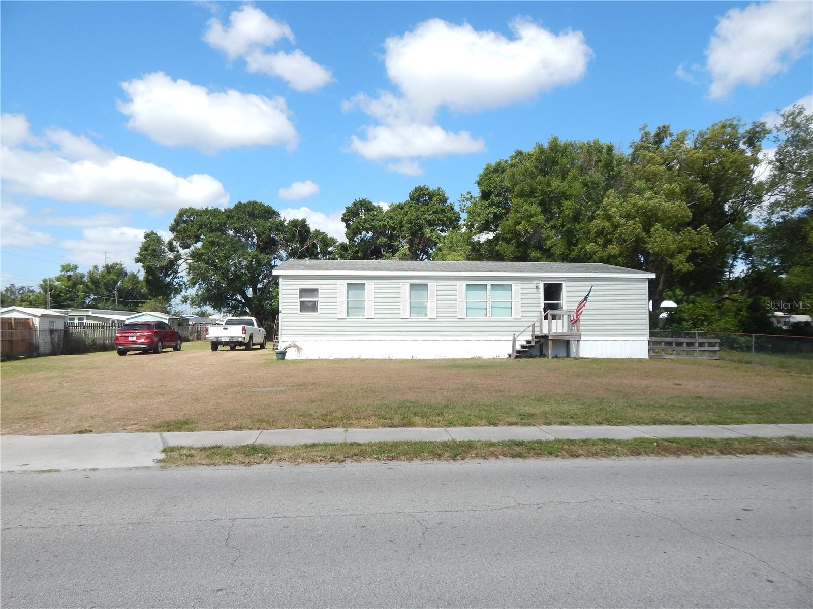 900 Columbia Ave, FL