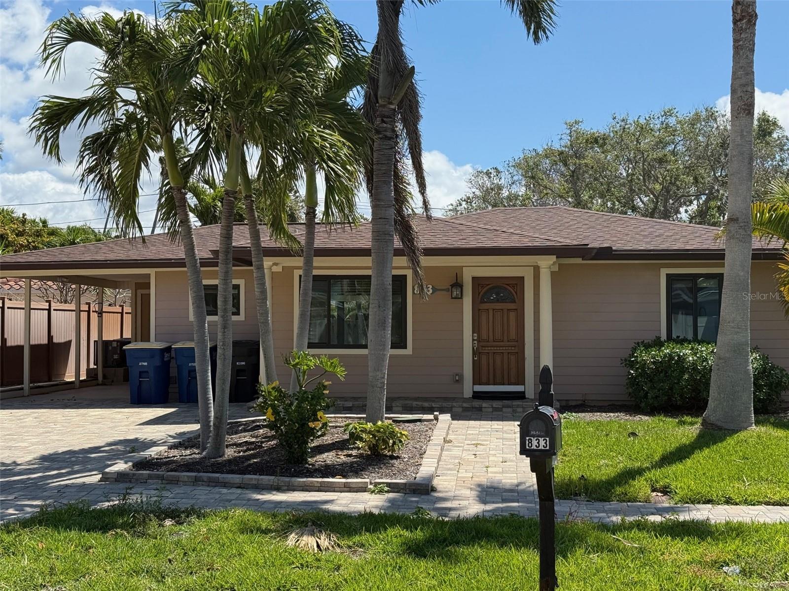 833 Lantana Ave, FL