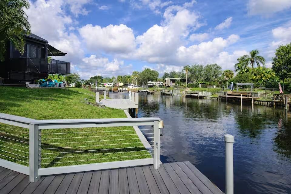 443 Waterway Dr, FL
