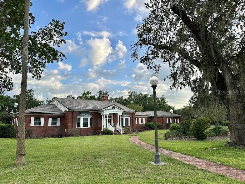 708 E Main St, FL