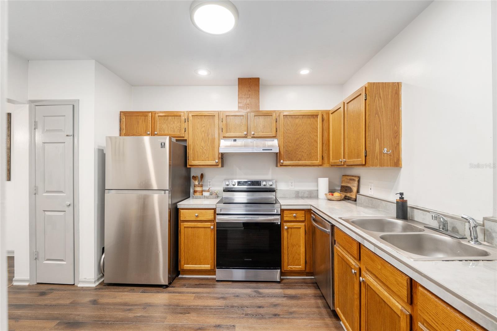 938 42nd Terrace, FL