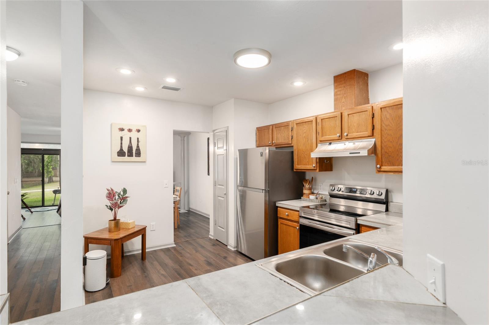 938 42nd Terrace, FL