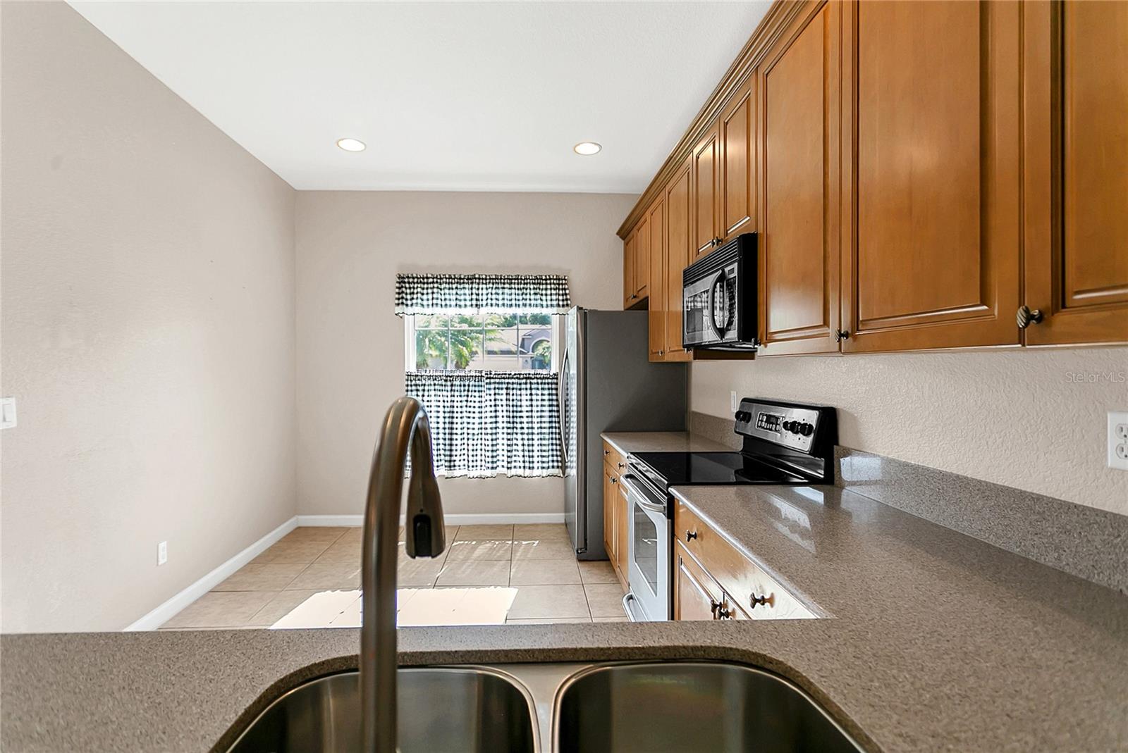 2975 White Cedar Circle, FL