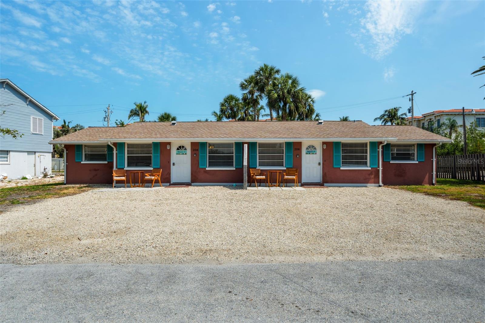 208 Peacock Ln, FL