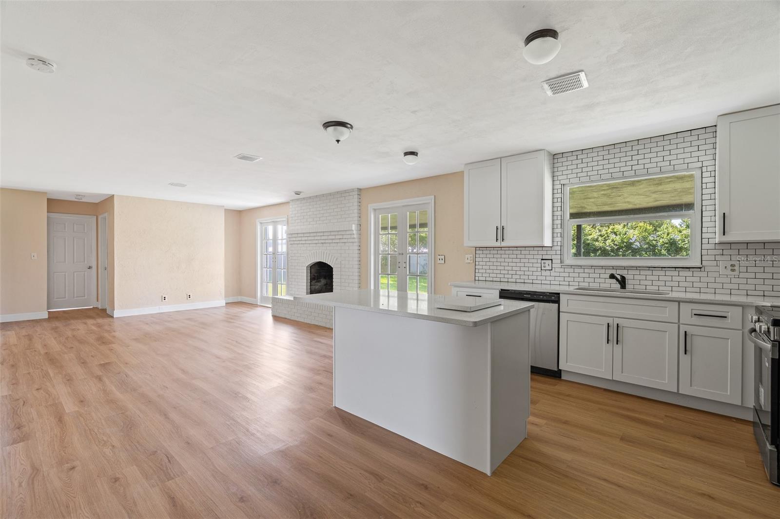 825 Wells Drive, FL