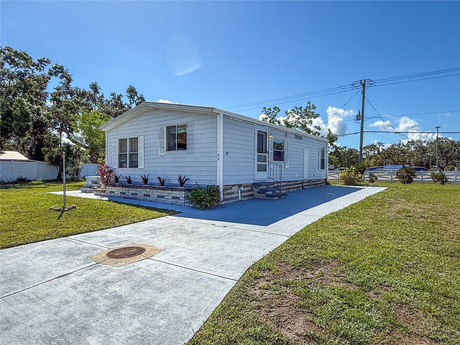 4609 10th Street Court, FL