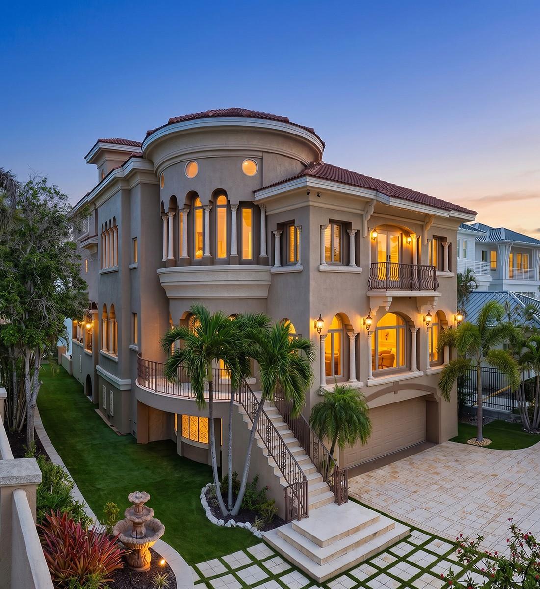 290 N Washington Dr, FL