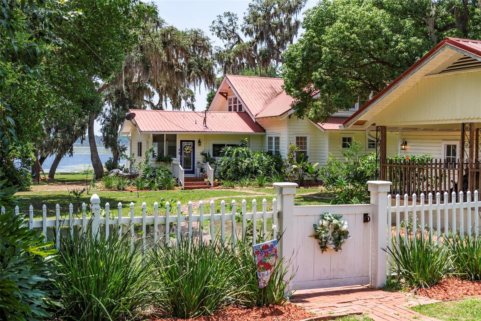 561 Lakeview Drive, FL