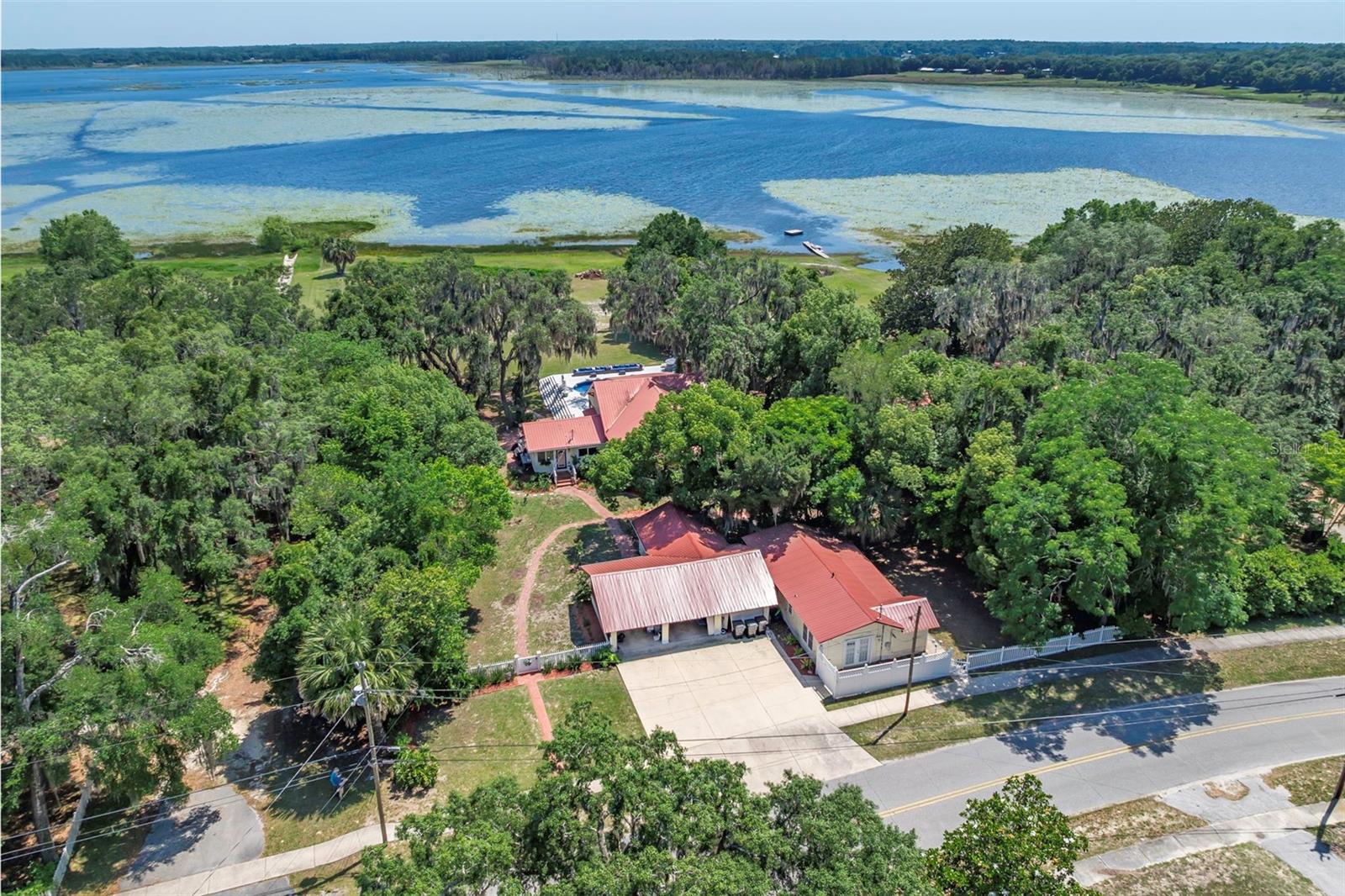 561 Se Lakeview Dr, FL