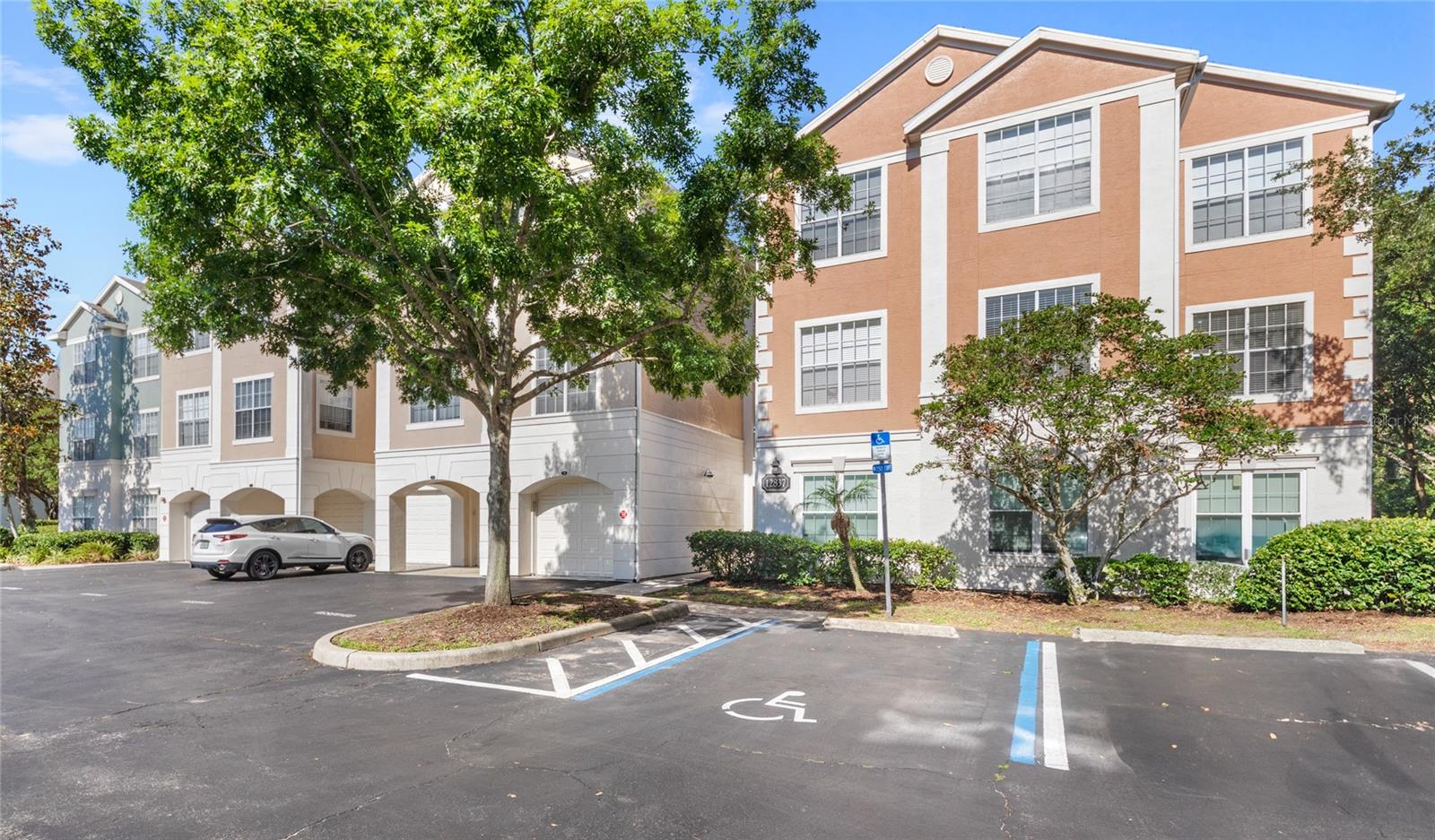 12837 Madison Pointe Circle, FL