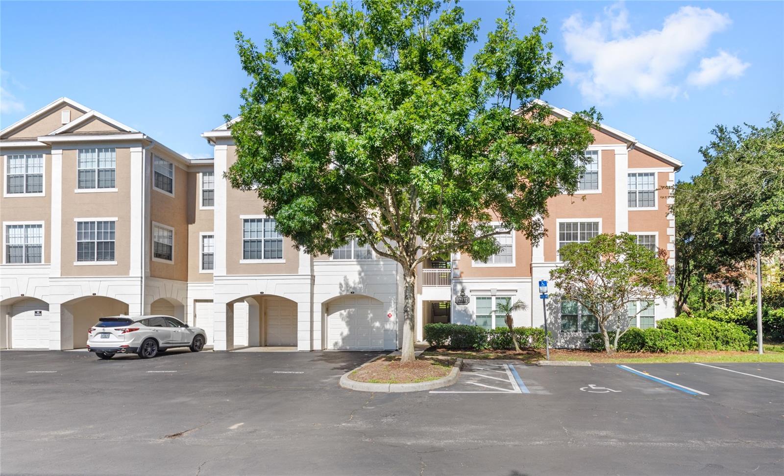 12837 Madison Pointe Circle, FL