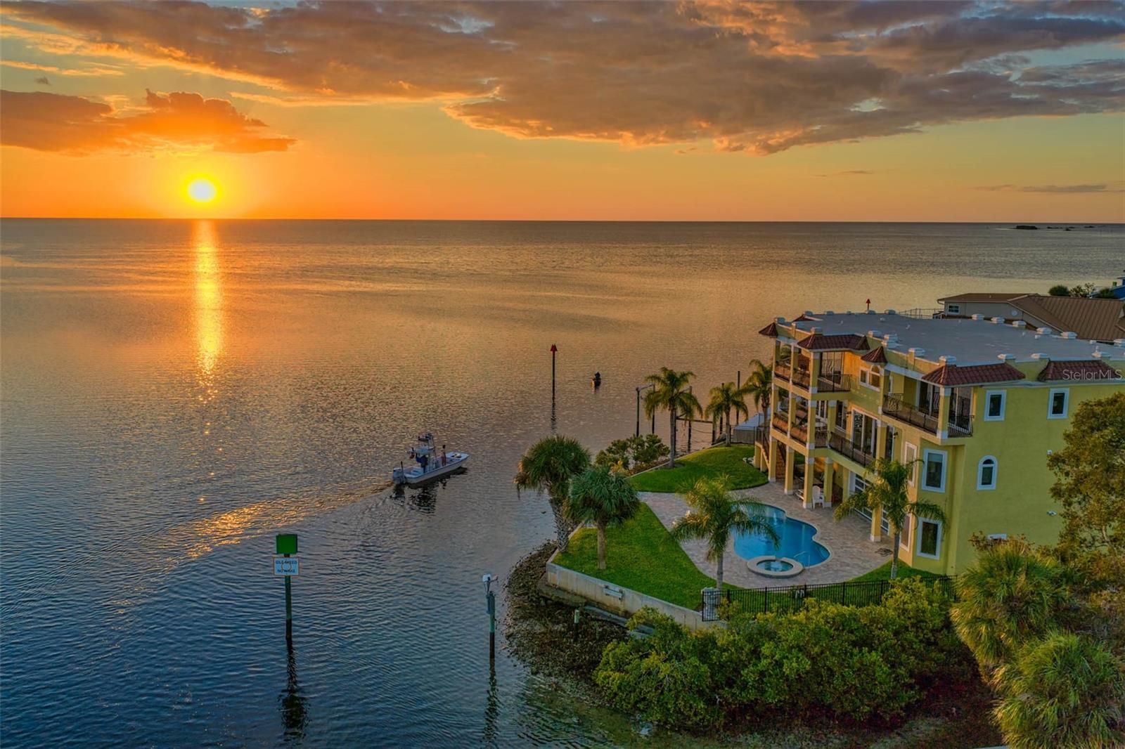 3236 Gulf Winds Cir, FL
