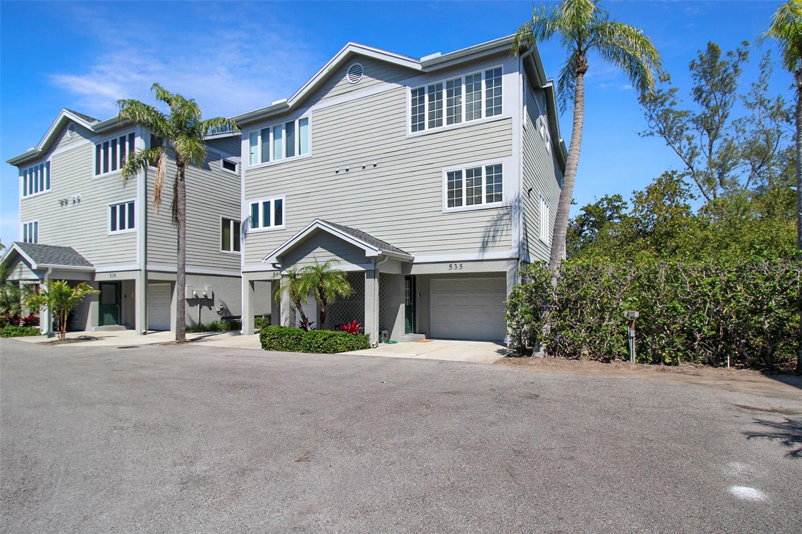 535 Forest Way, FL