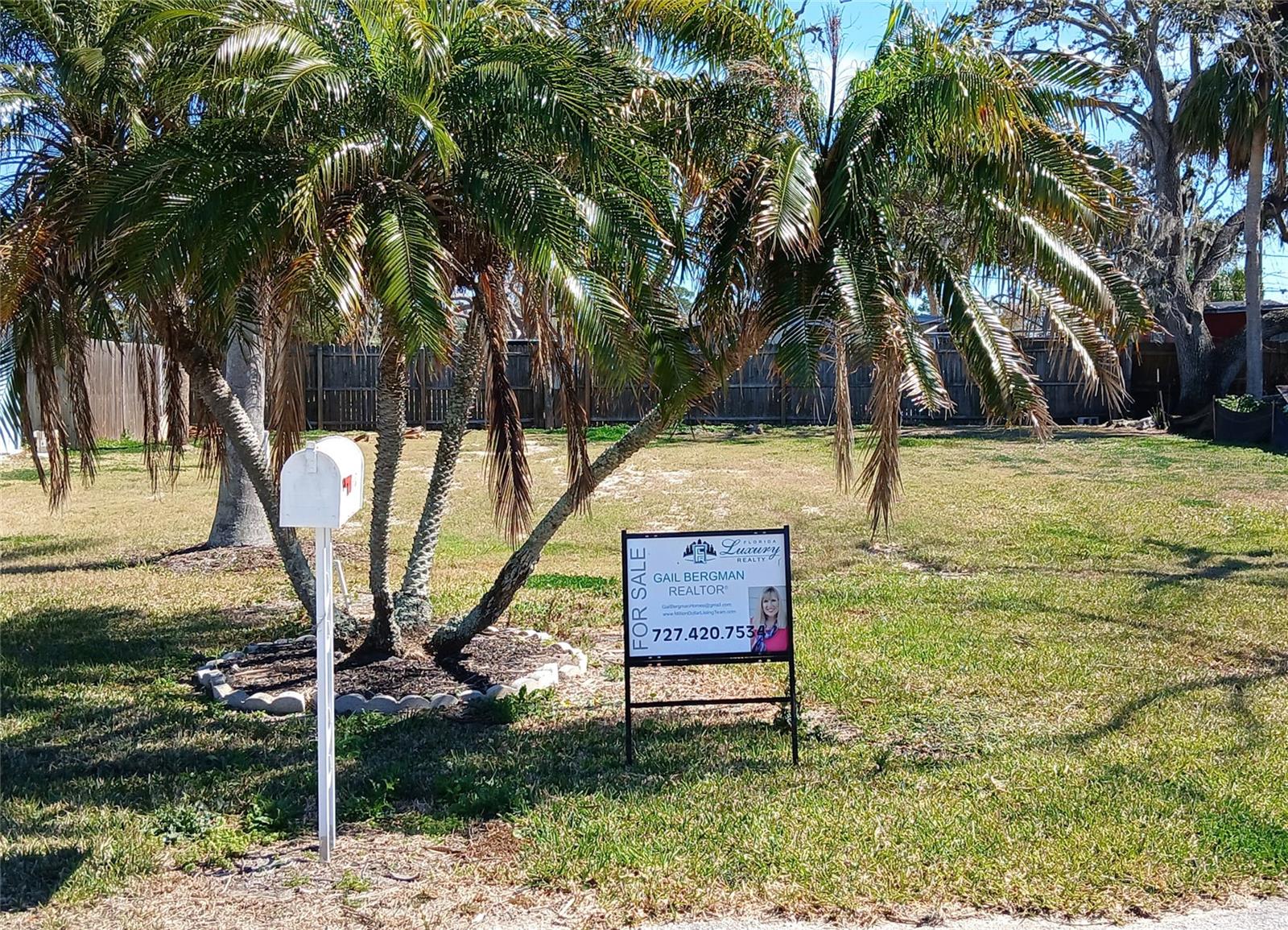 6828 Edgewater Dr, FL