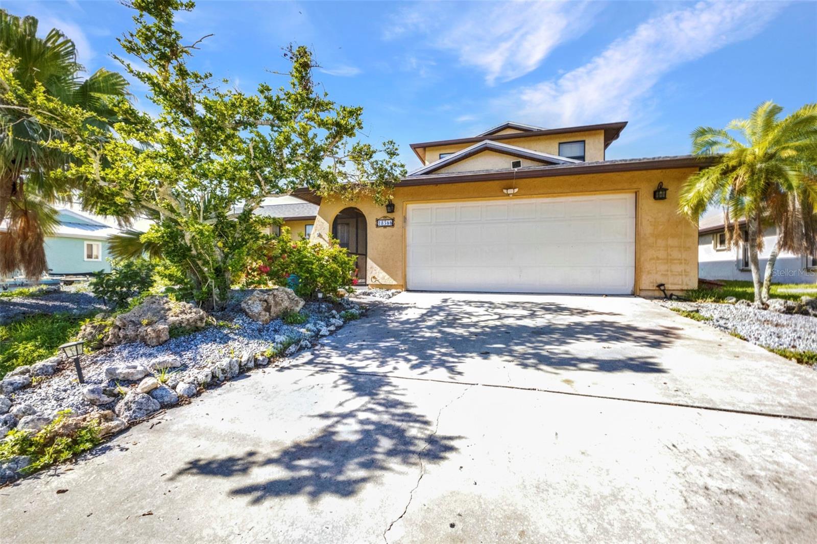 18566 Arapahoe Cir, FL