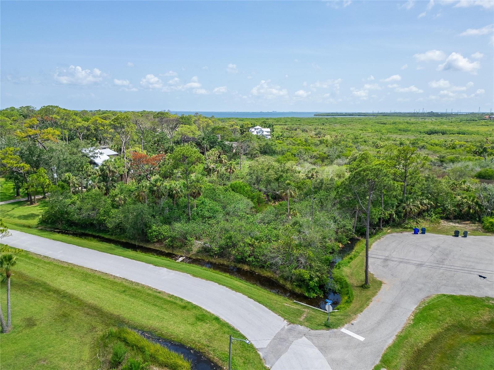 Strathmore Avenue, FL