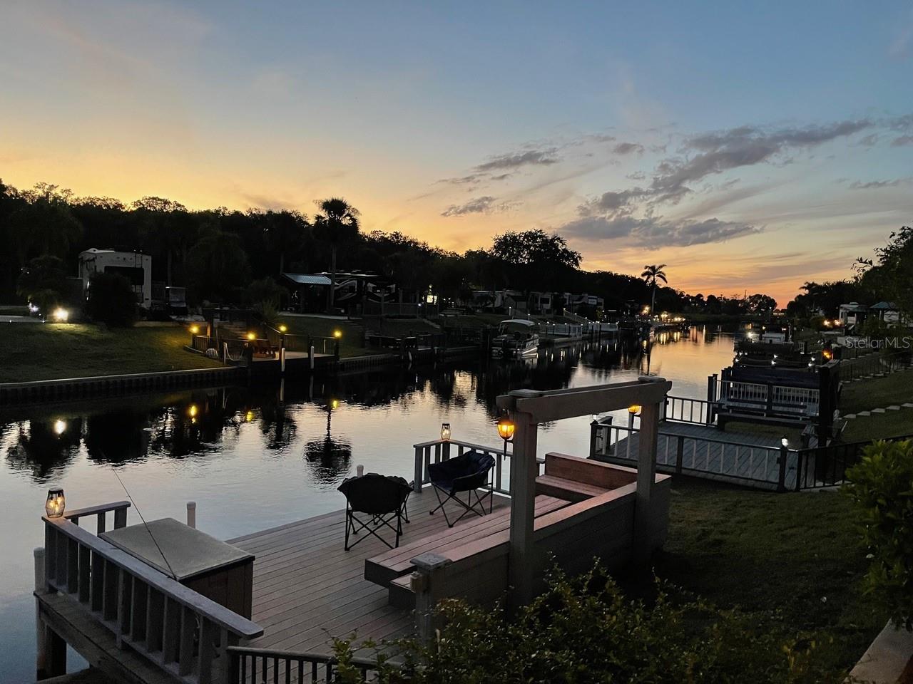 568 Waterway Dr, FL