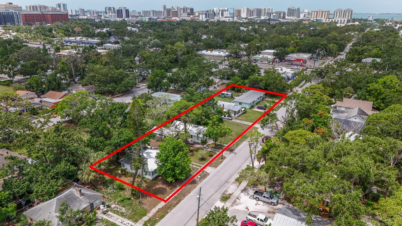 2050-2026 10th, FL