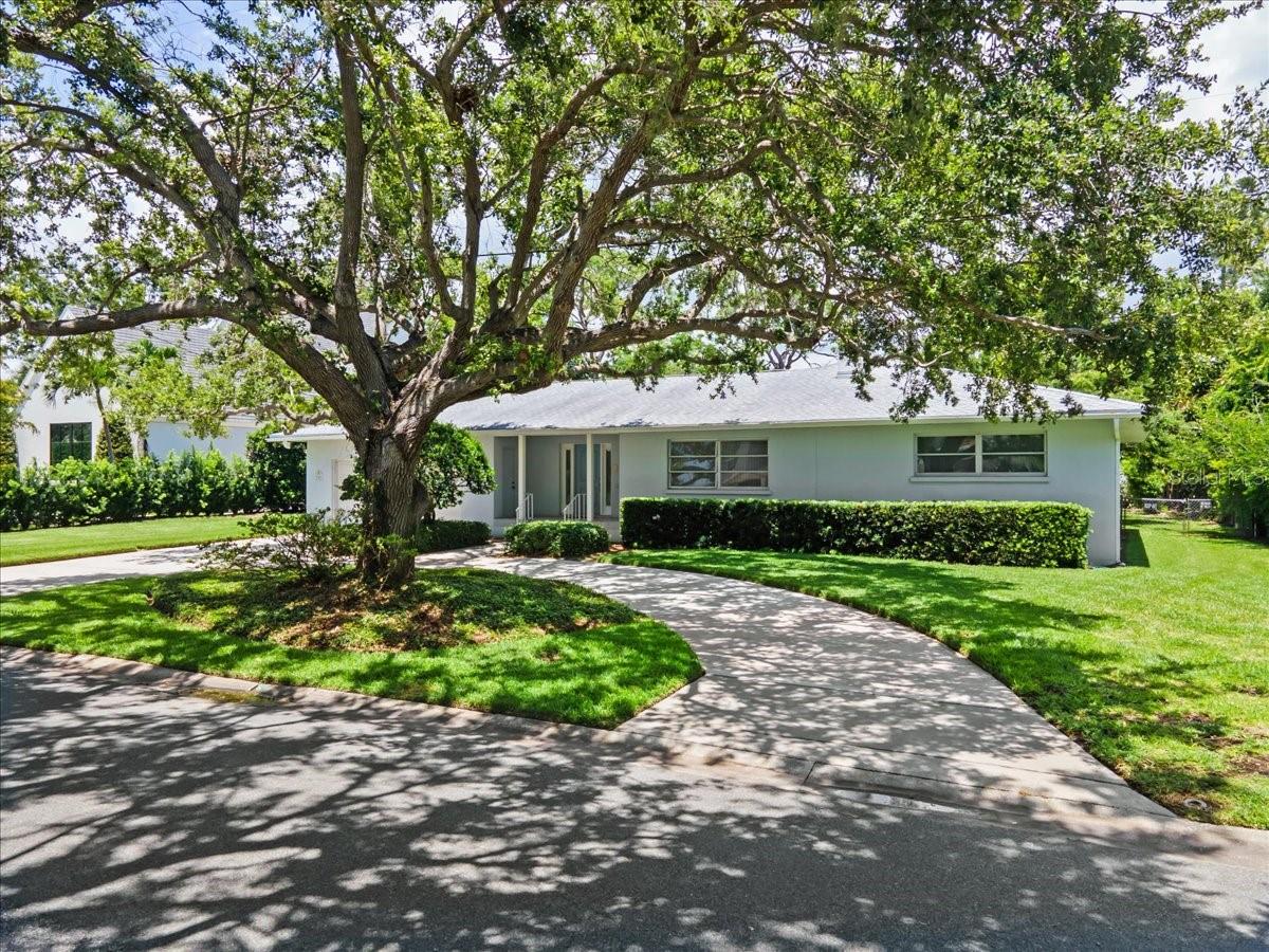 1541 Flower Dr, FL