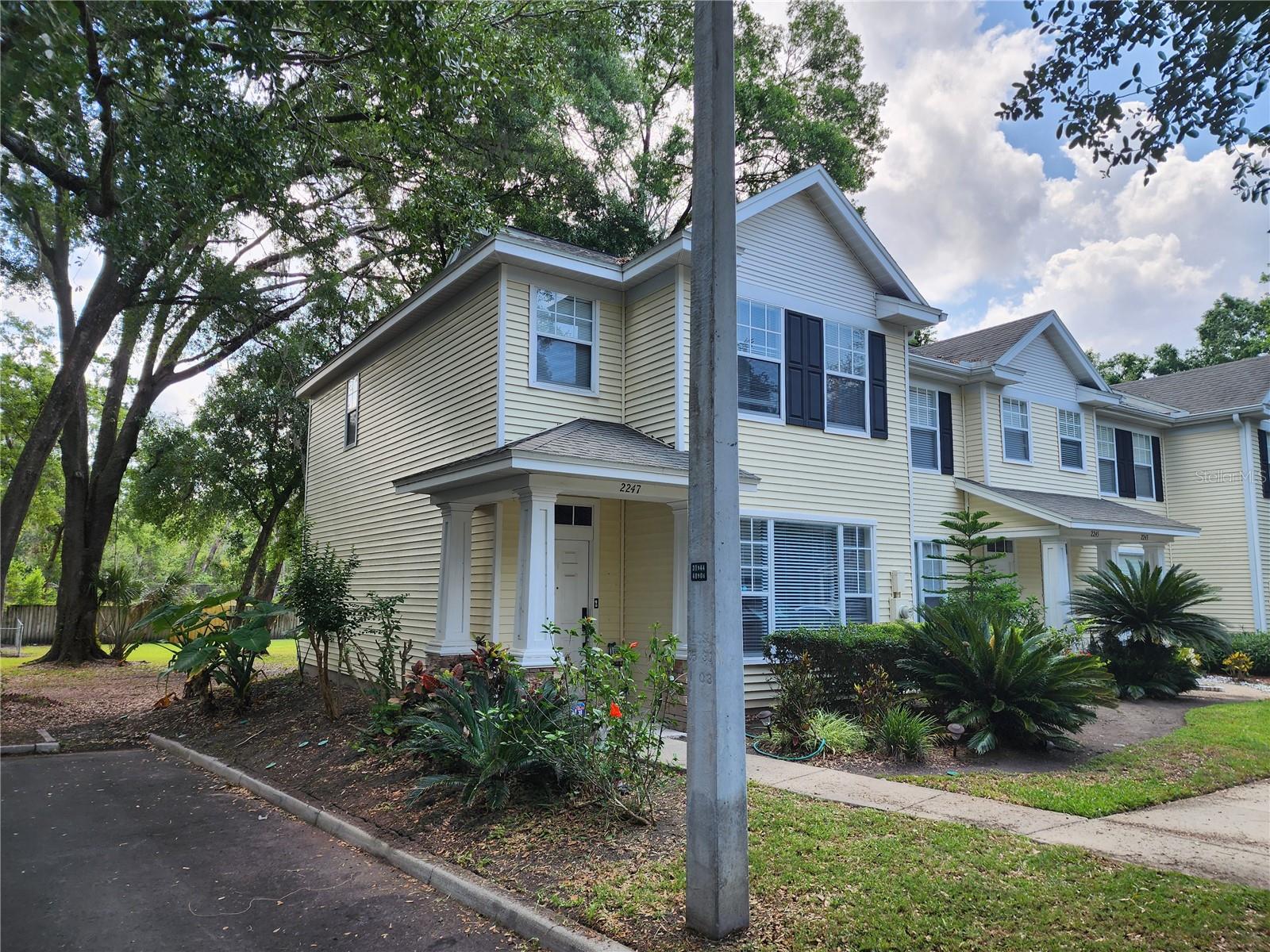 2247 Golden Oak Ln, FL