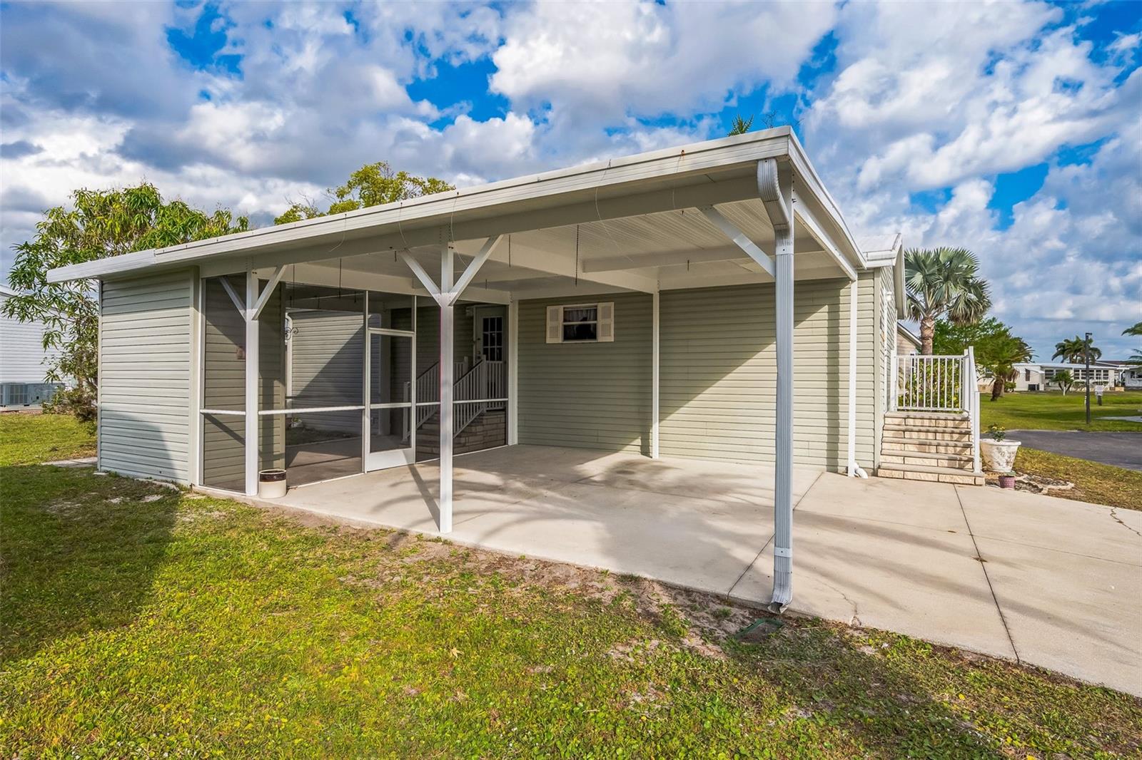 1000 Kings Highway, FL