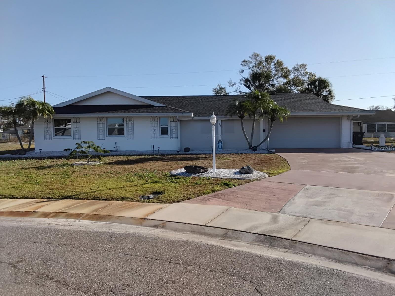 702 Cypress Pl, FL