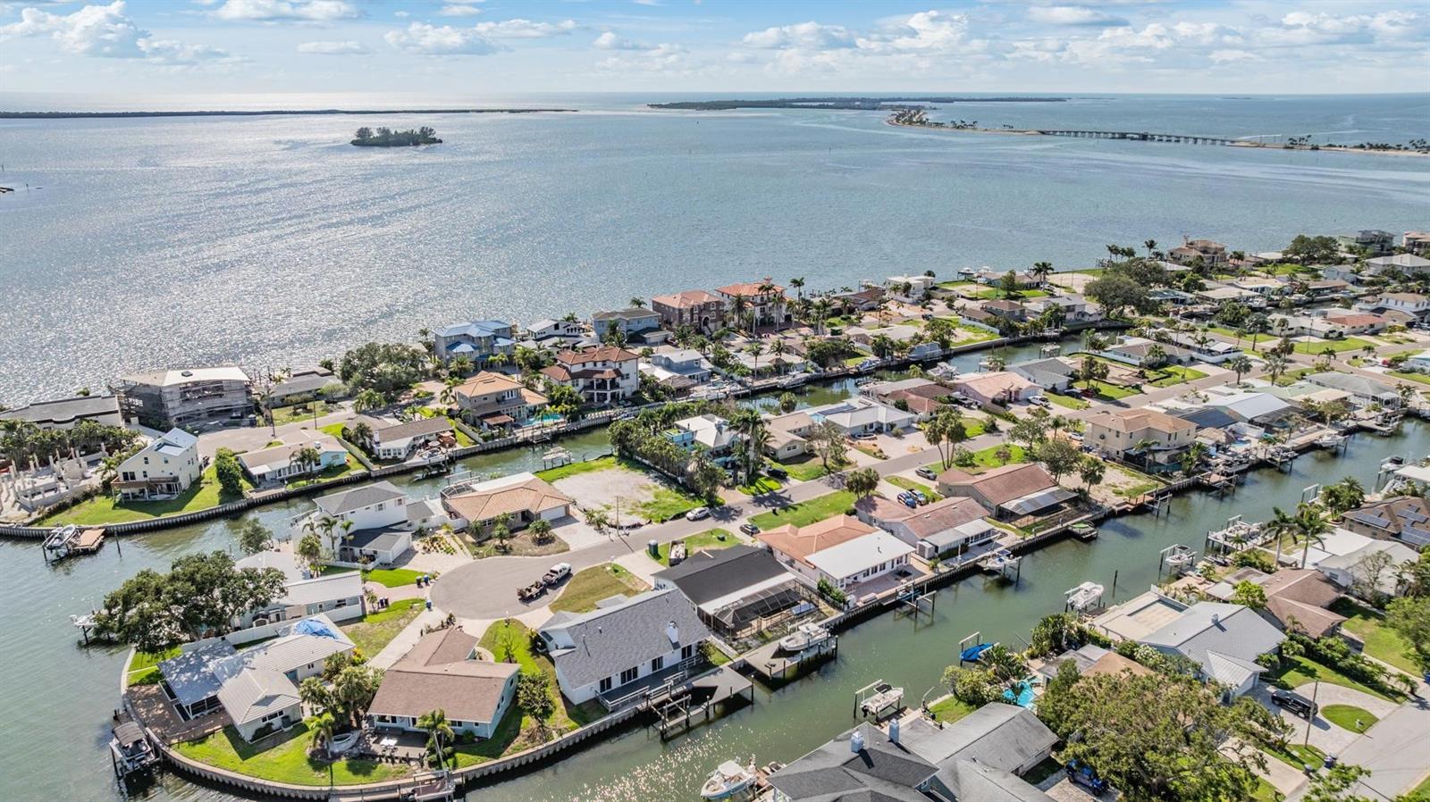 2127 Lagoon Drive, FL