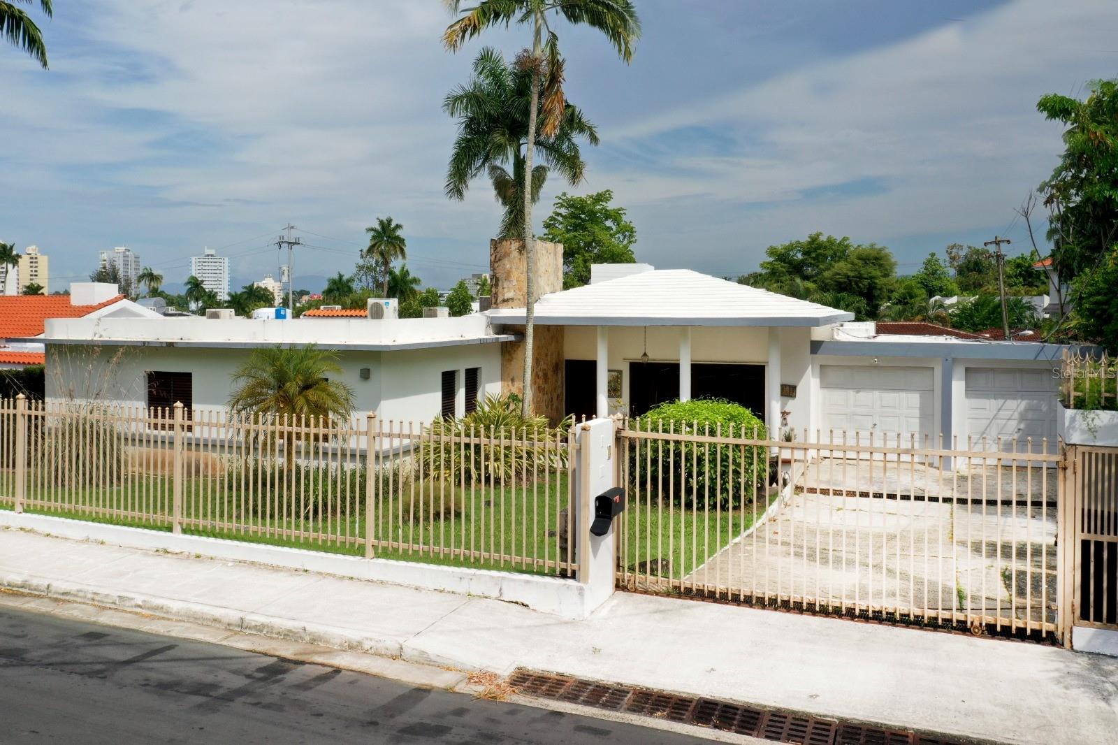 . J Street, PR