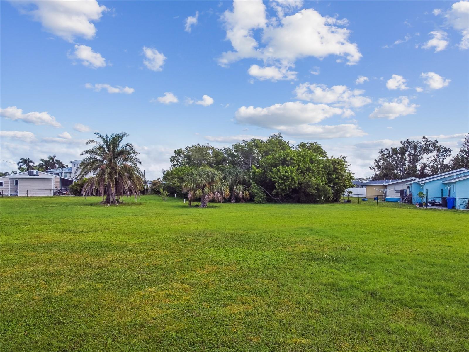 Shell Point Road, FL