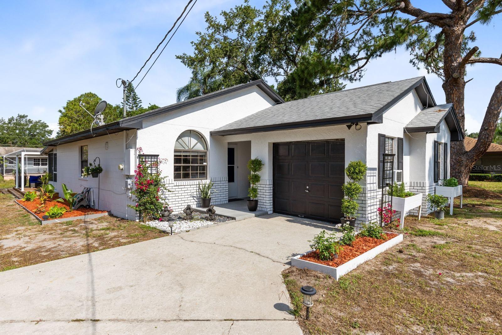 106 Edgewater Dr, FL