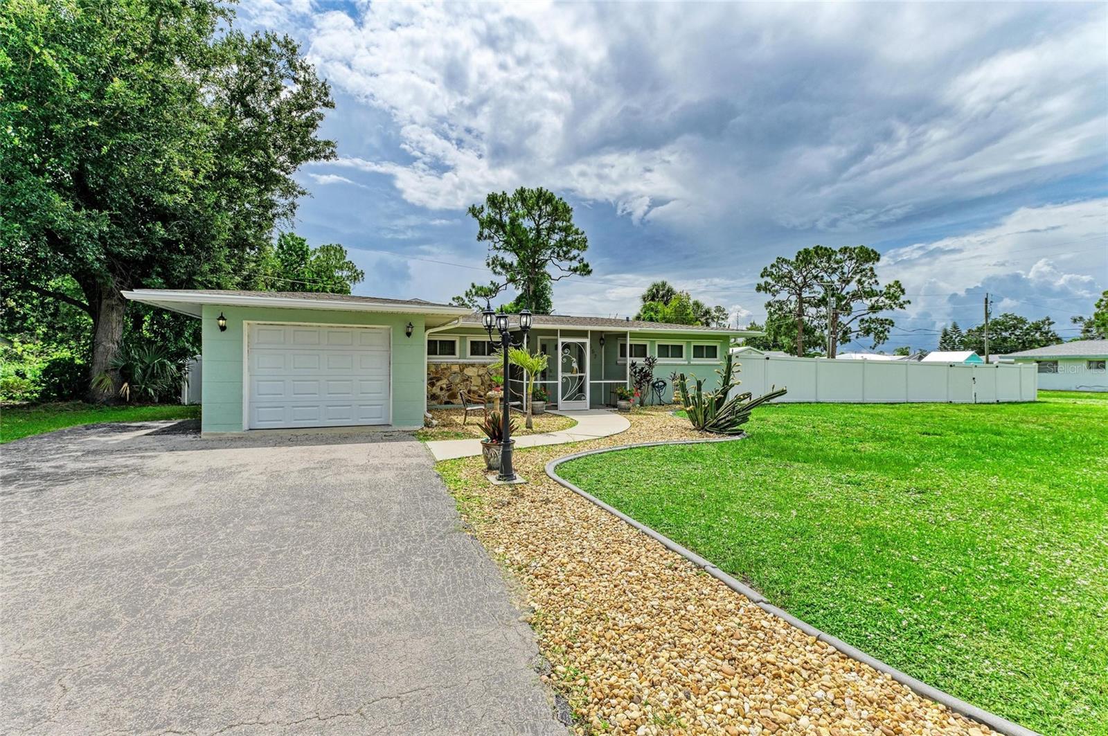 557 Reading Street, FL