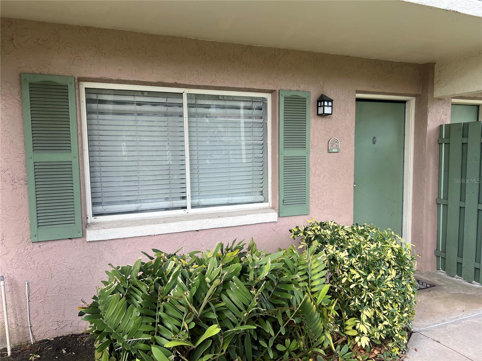 133 Oyster Bay Cir #100, FL