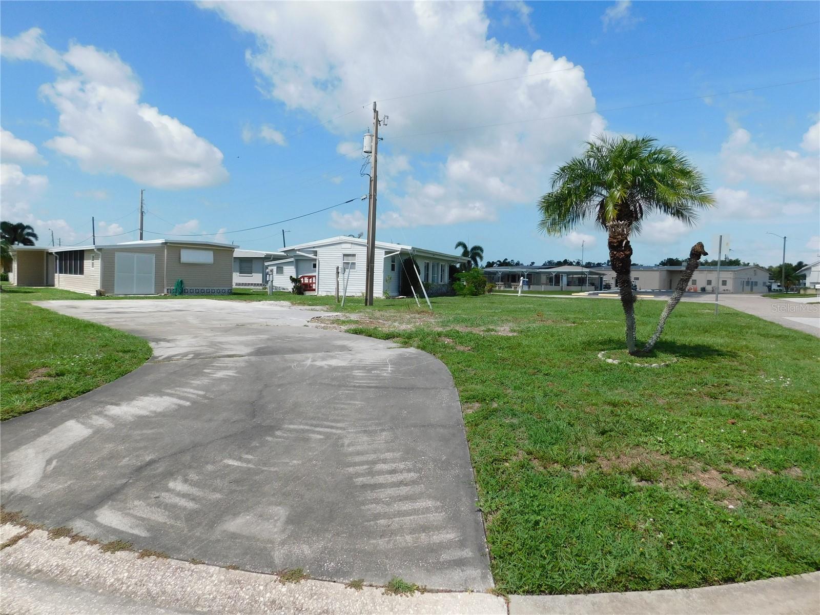 1205 43rd Avenue Drive, FL