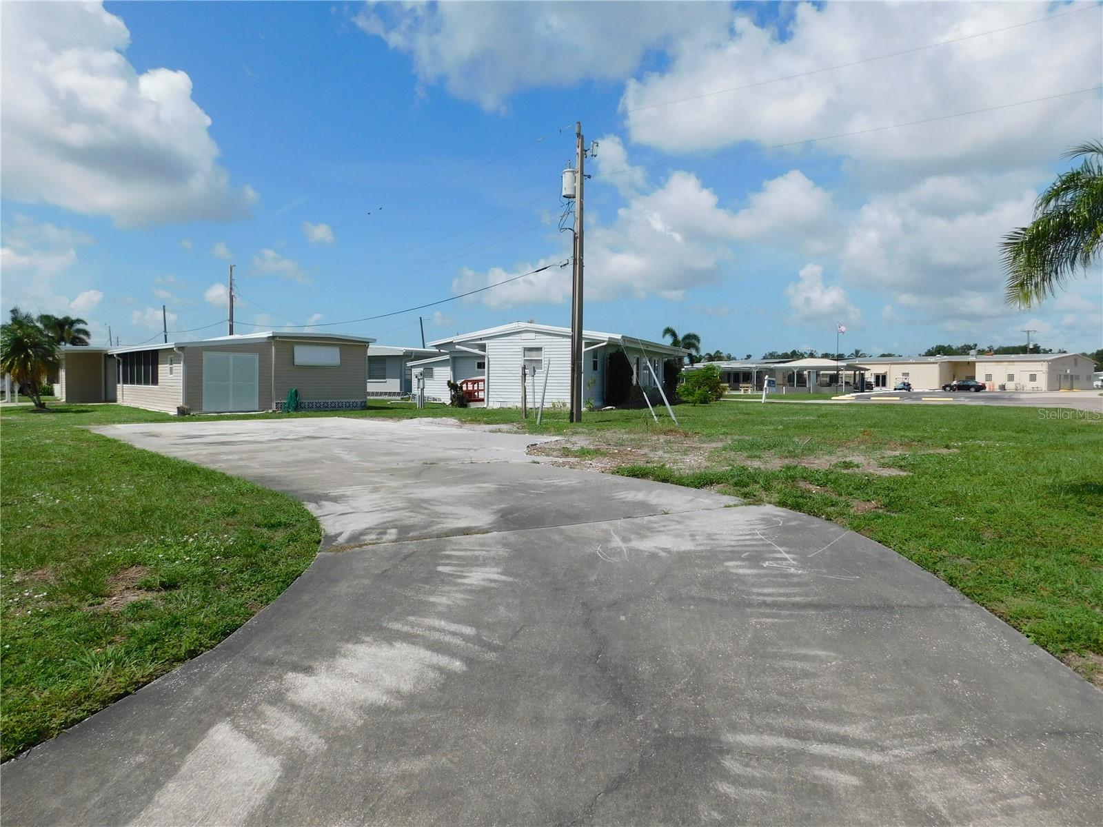 1205 43rd Avenue Drive, FL