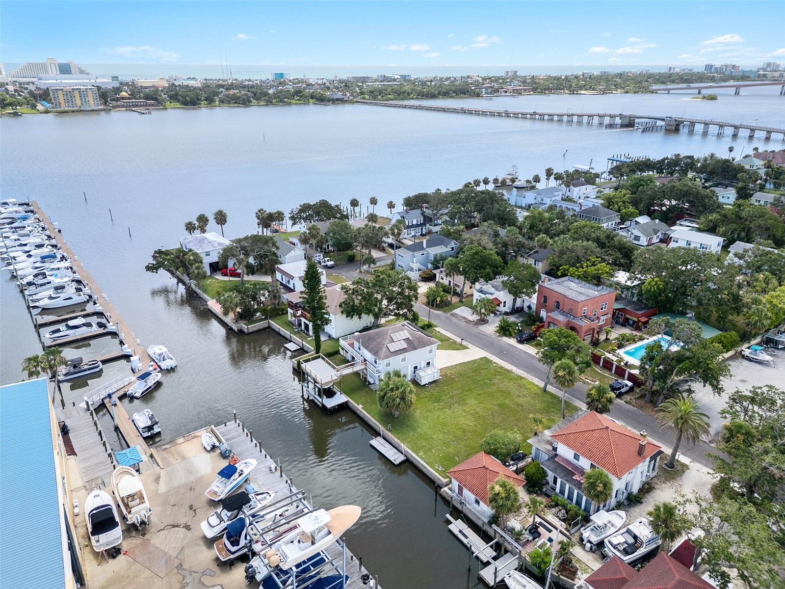 274 Lexington Dr, FL