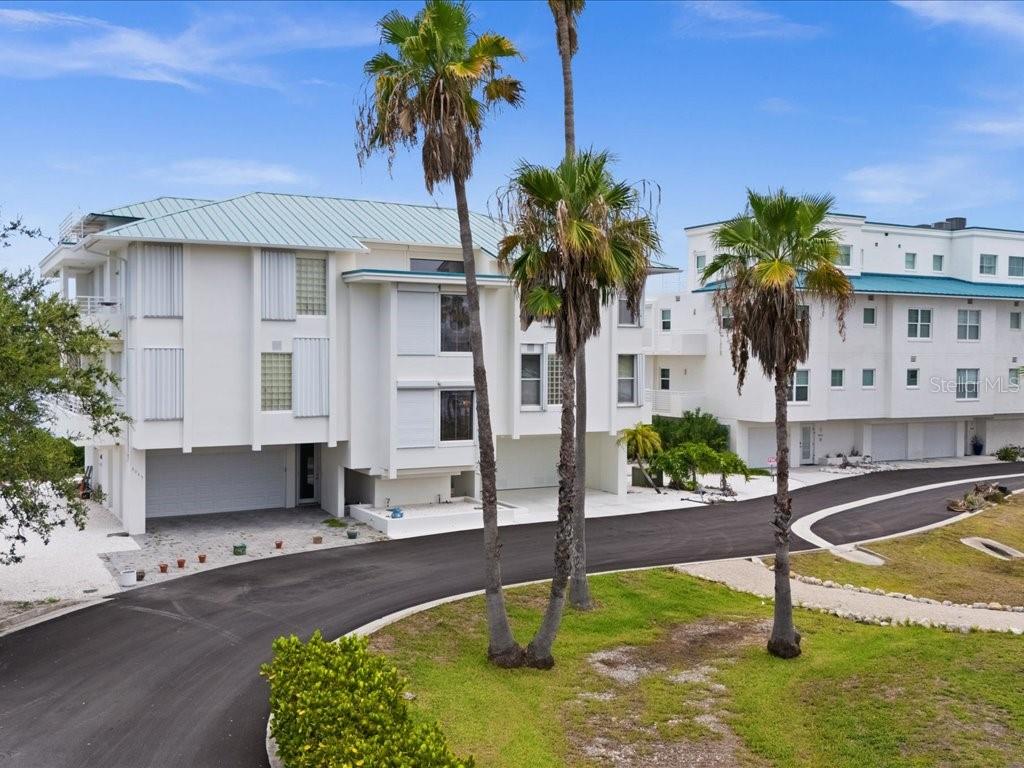 8041 Bay Pointe Drive, FL