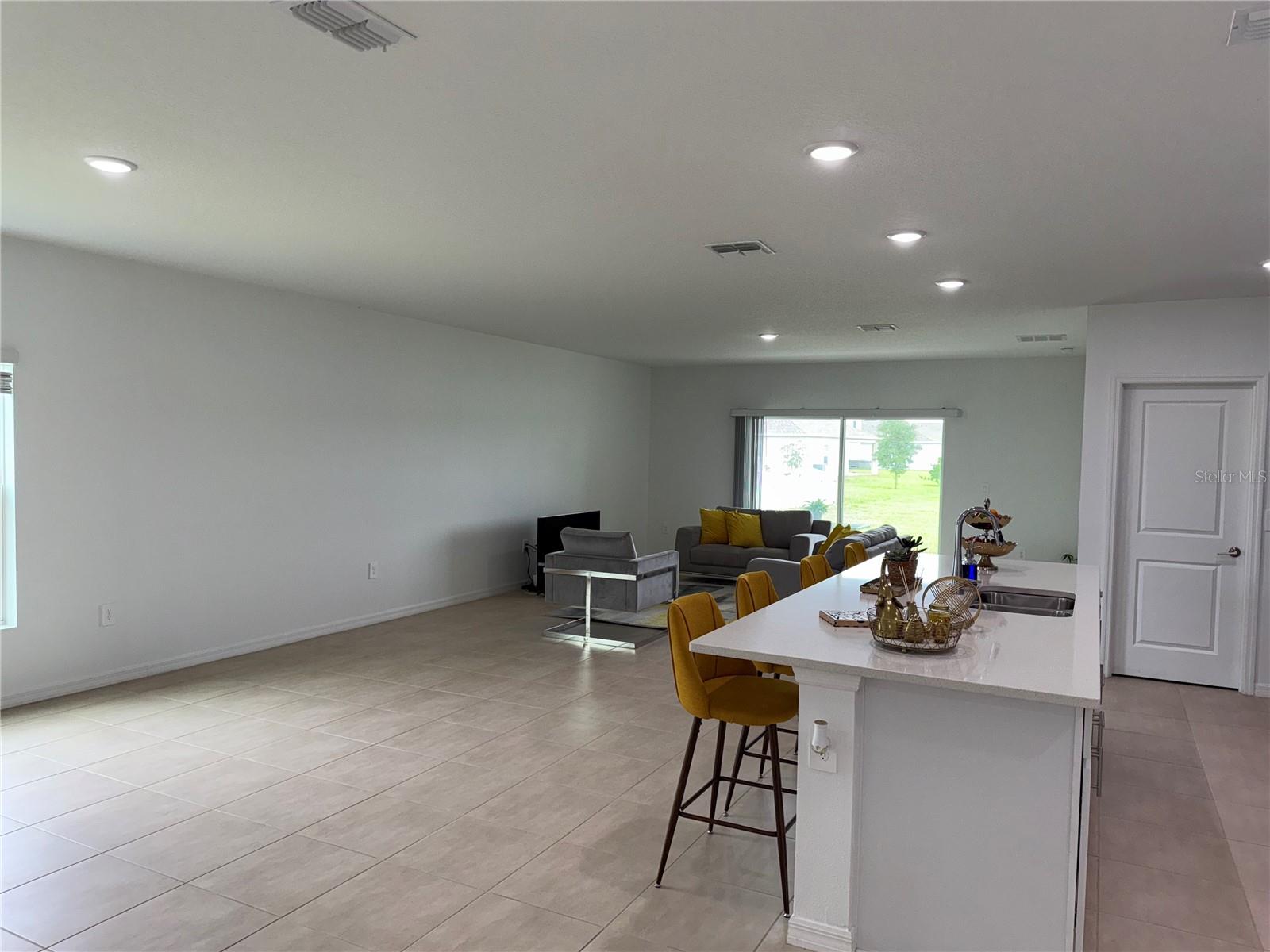 121 Citrine Loop, FL