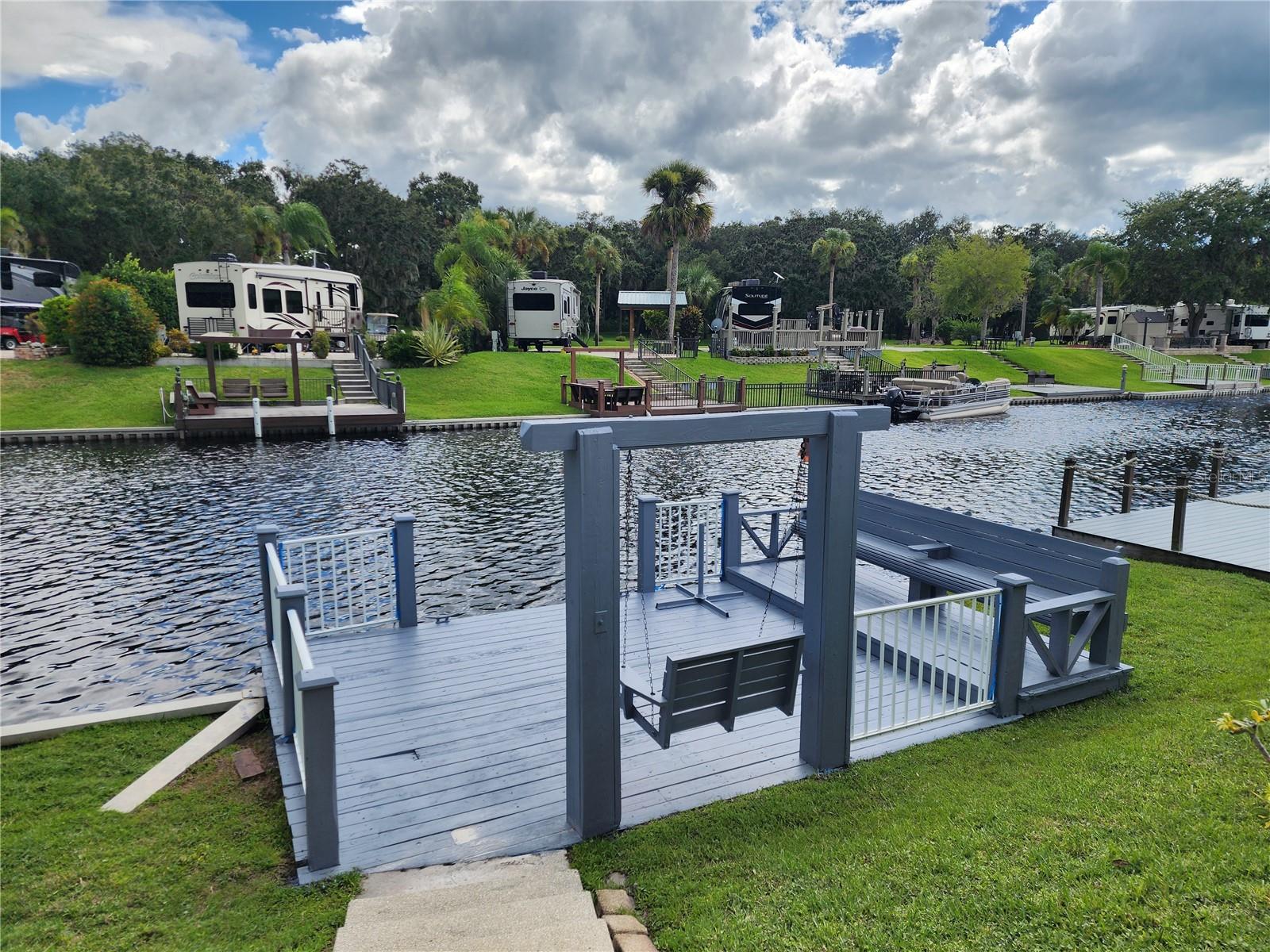 570 Waterway Dr, FL
