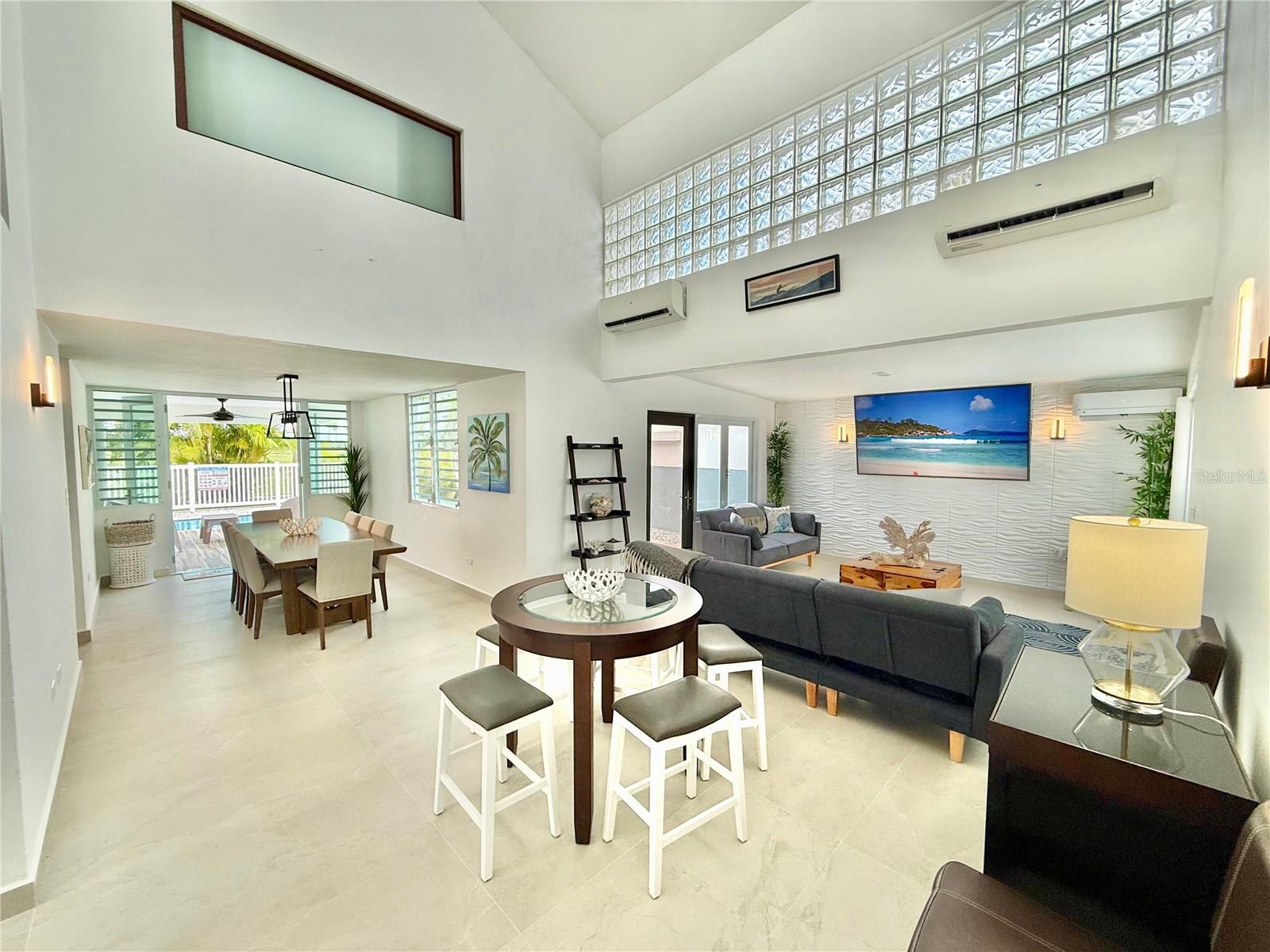 955 C1 East, PR