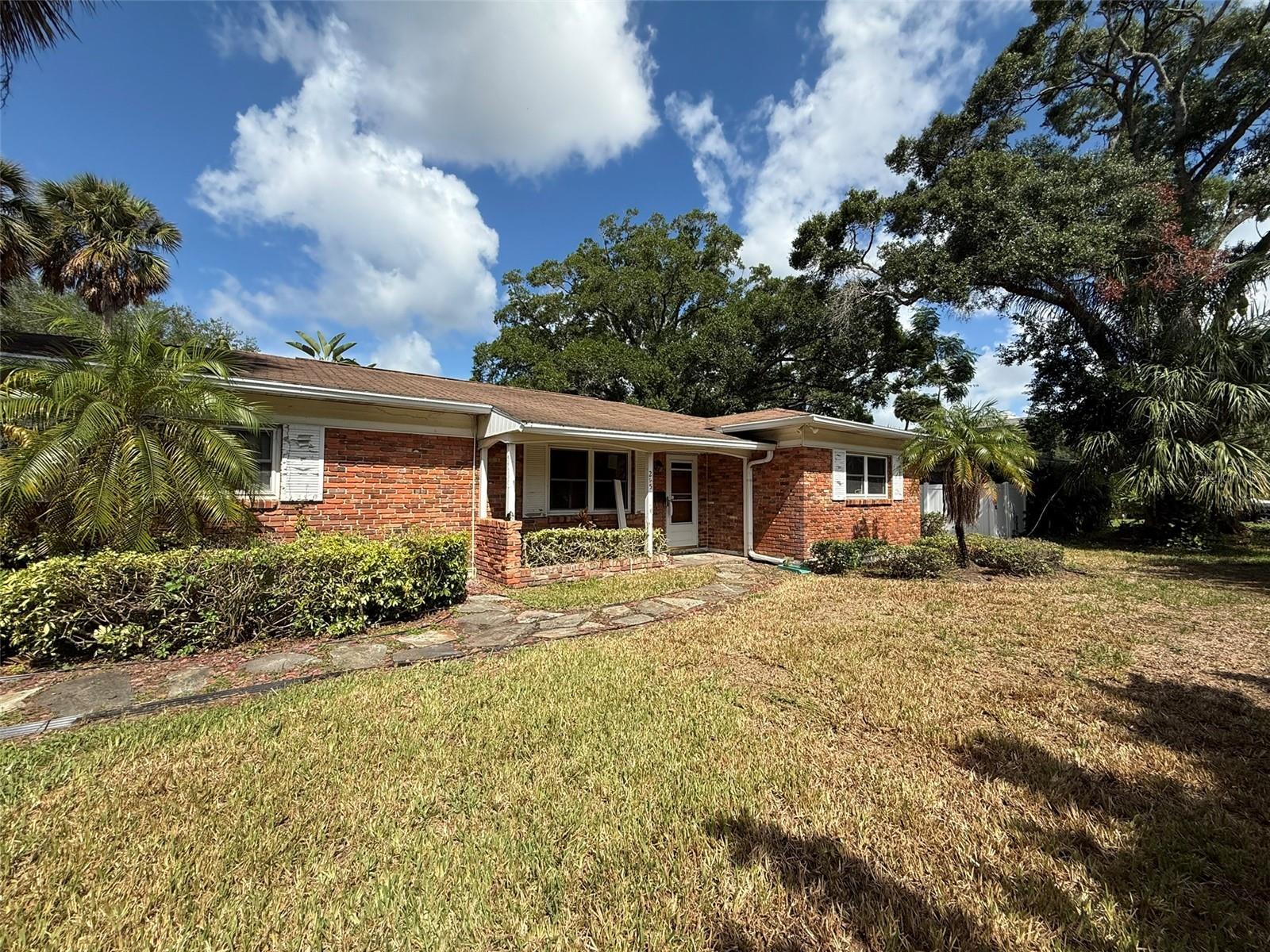 215 West Shore Boulevard, FL