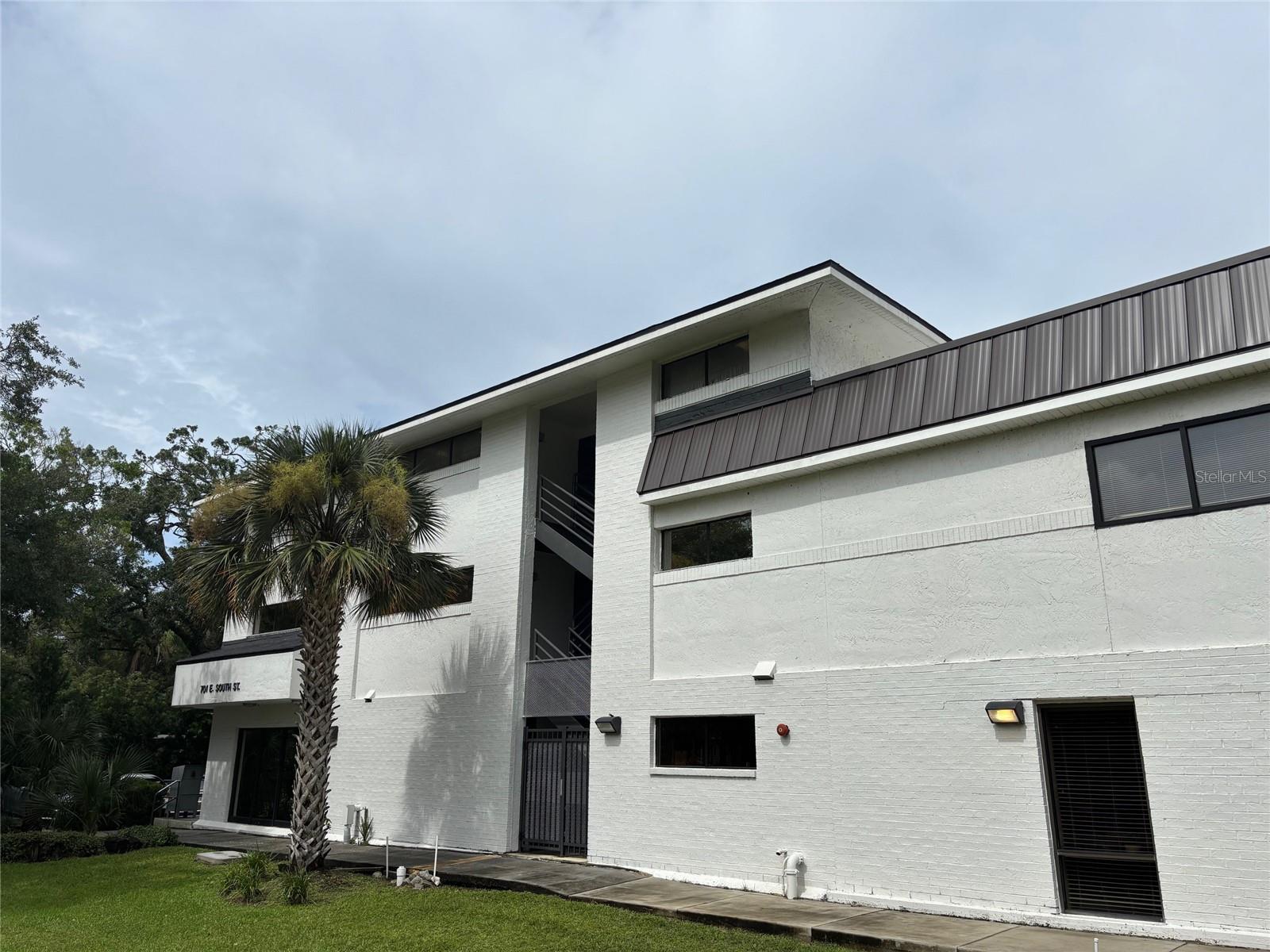 701 E South St, FL
