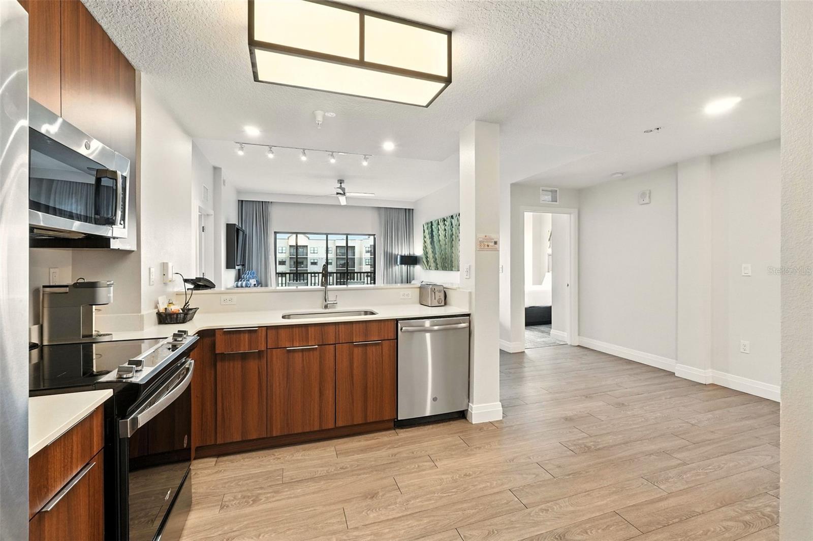 14501 Grove Resort Avenue, FL