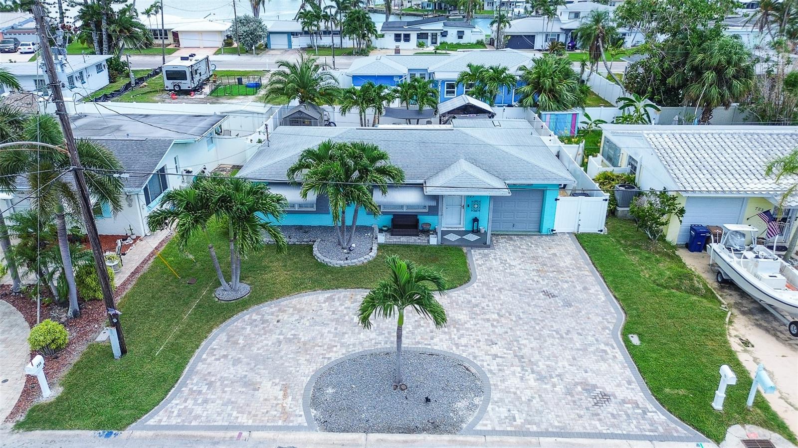 725 Sunset Cv, FL