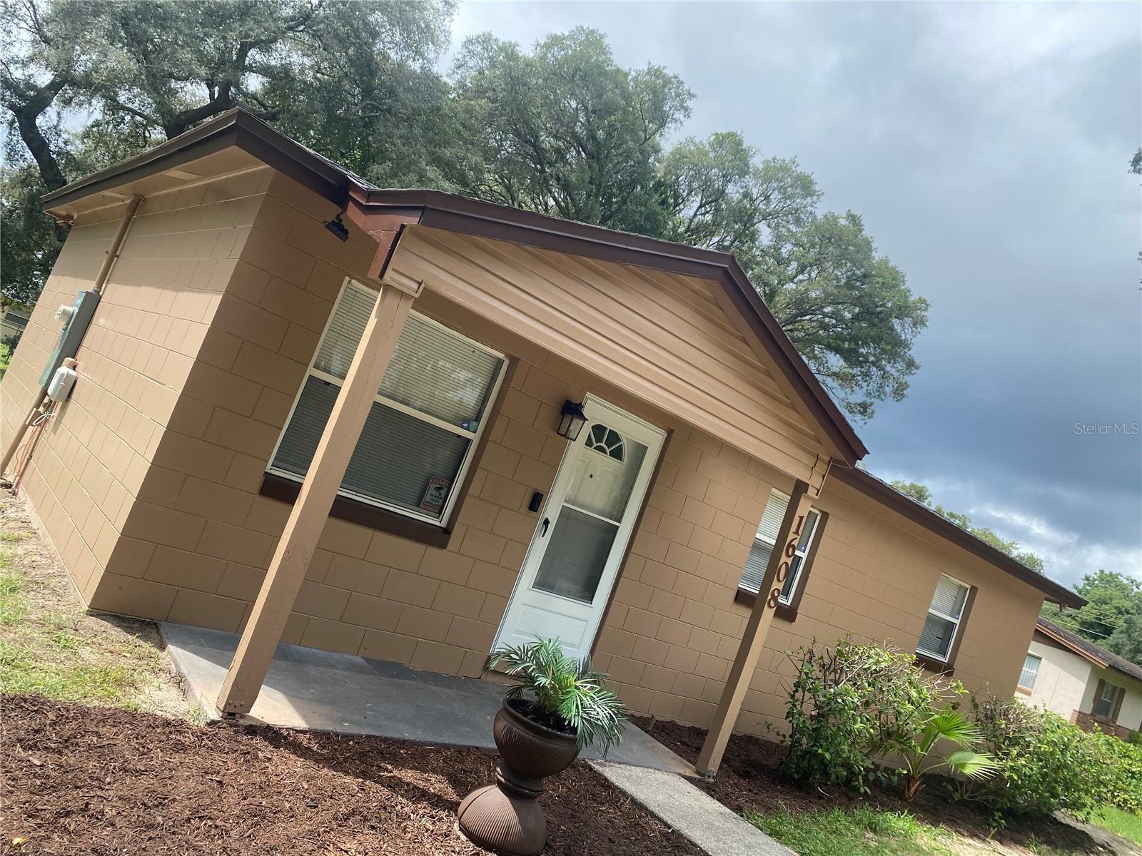 1608 Long Lane, FL