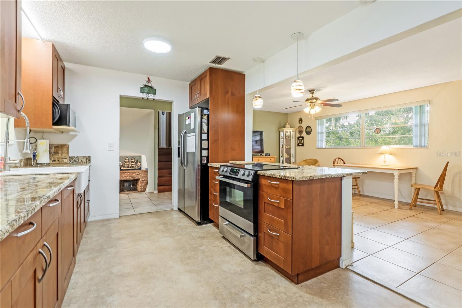 24 Oak Street, FL